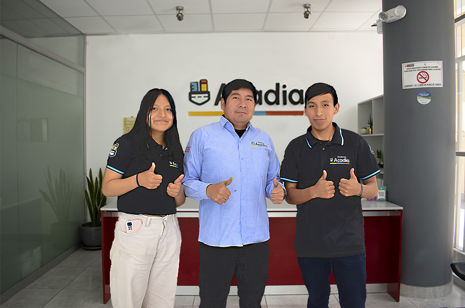 Profesores y tutores de la Academia Acadia en Ayacucho